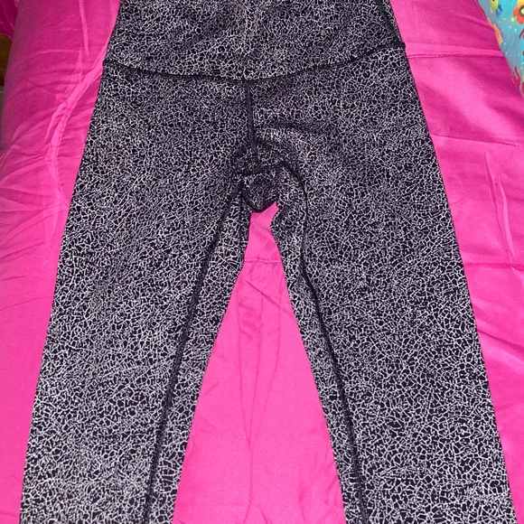 LULULEMON LEGGINGS SIZE 6 - Picture 5 of 7